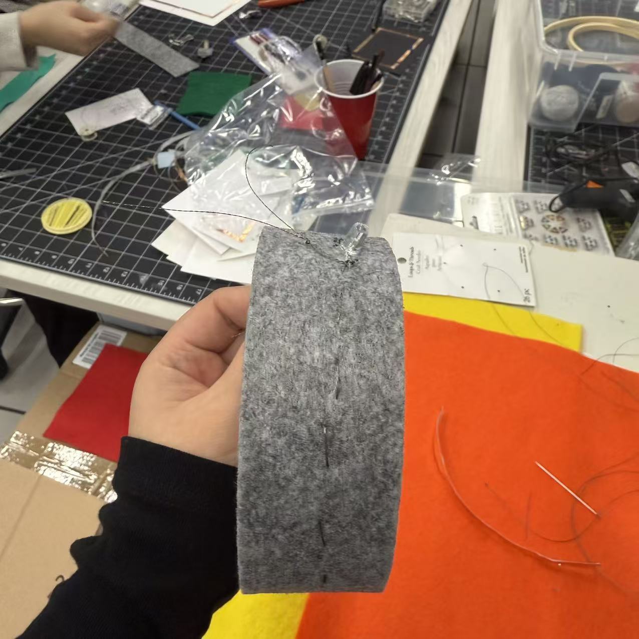 Conductive thread circuit did not works. Prof. Jennifer said that I shouldn't use the confuctive thread for the battery pockect part but just the regular thread