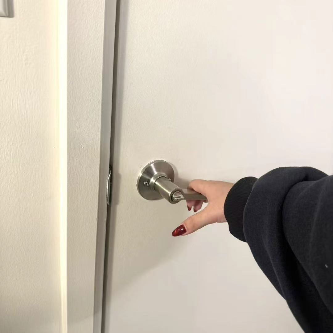 The interaction of closing door