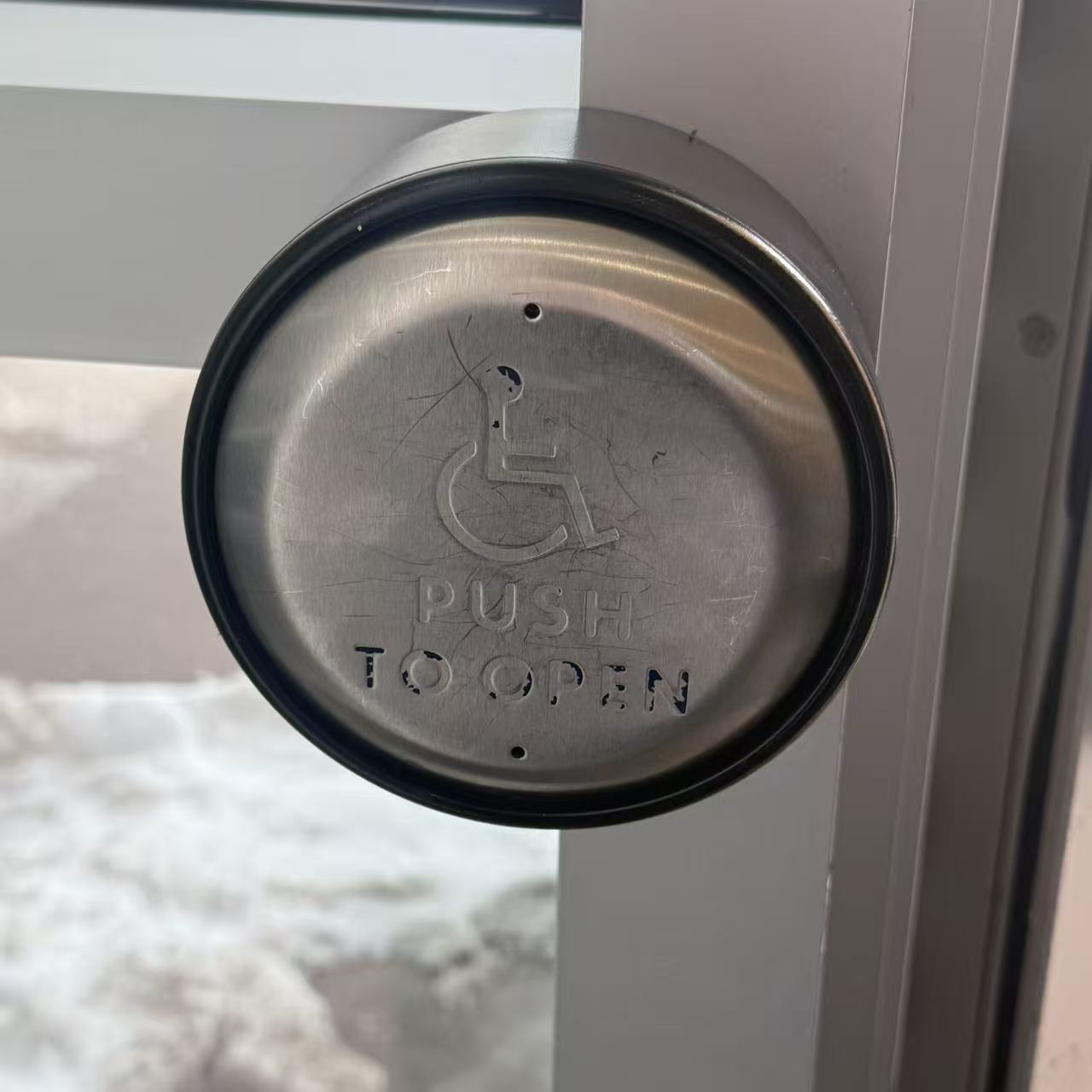 The sound of pressing auto door button