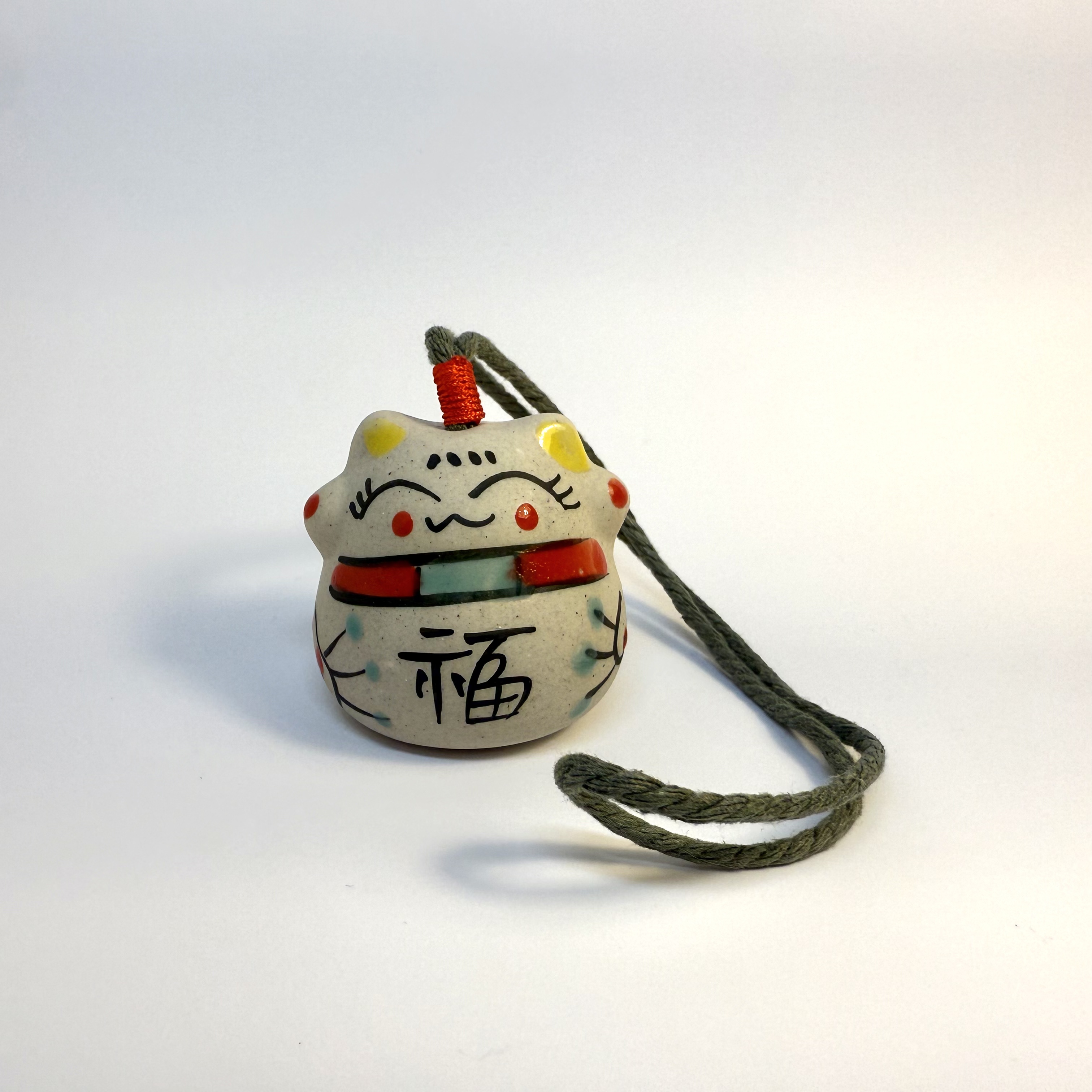 primitive shapes: cat hanging ornament angle 1, the front view