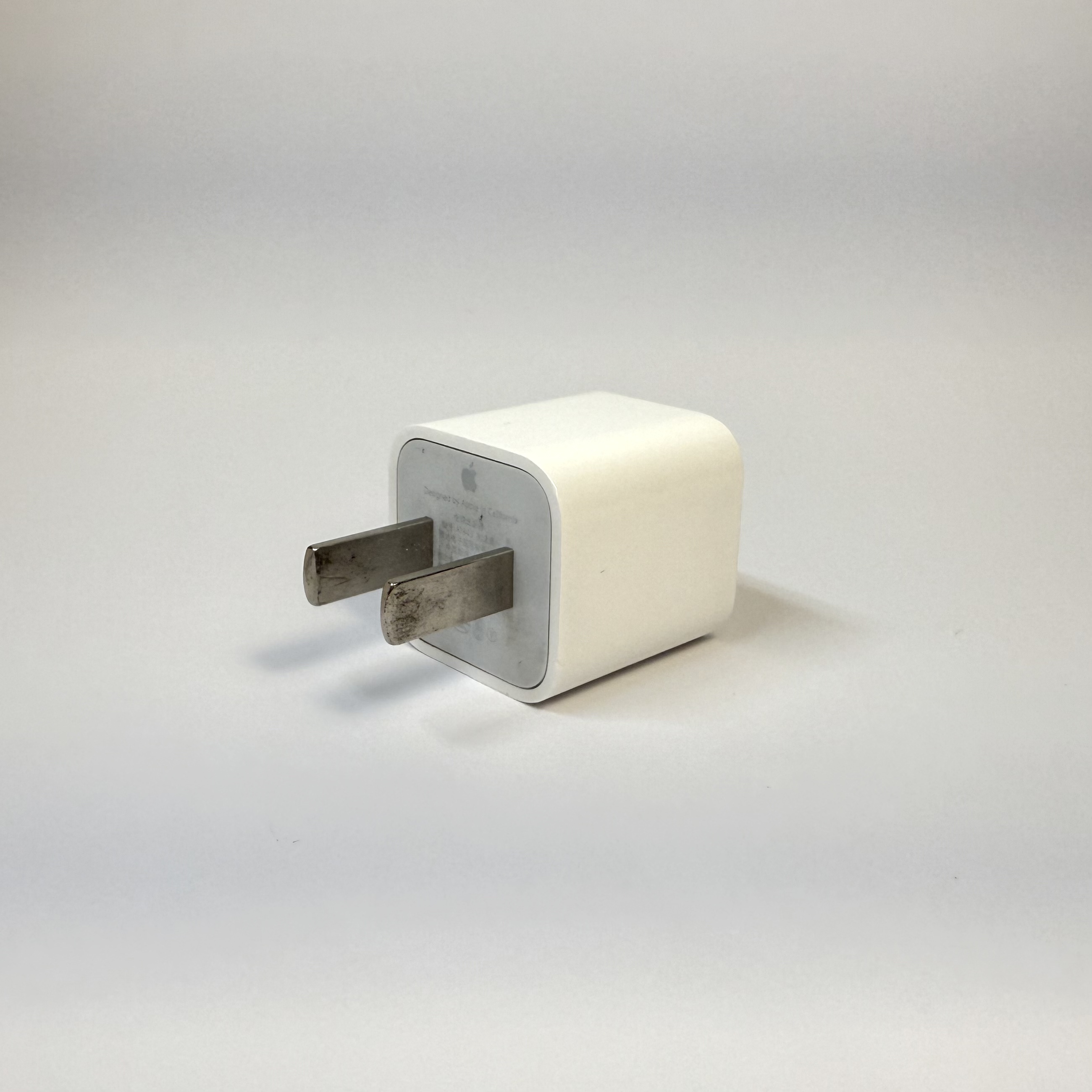 primitive shapes: charger angle 3, the 2/3 front side view of lying down position